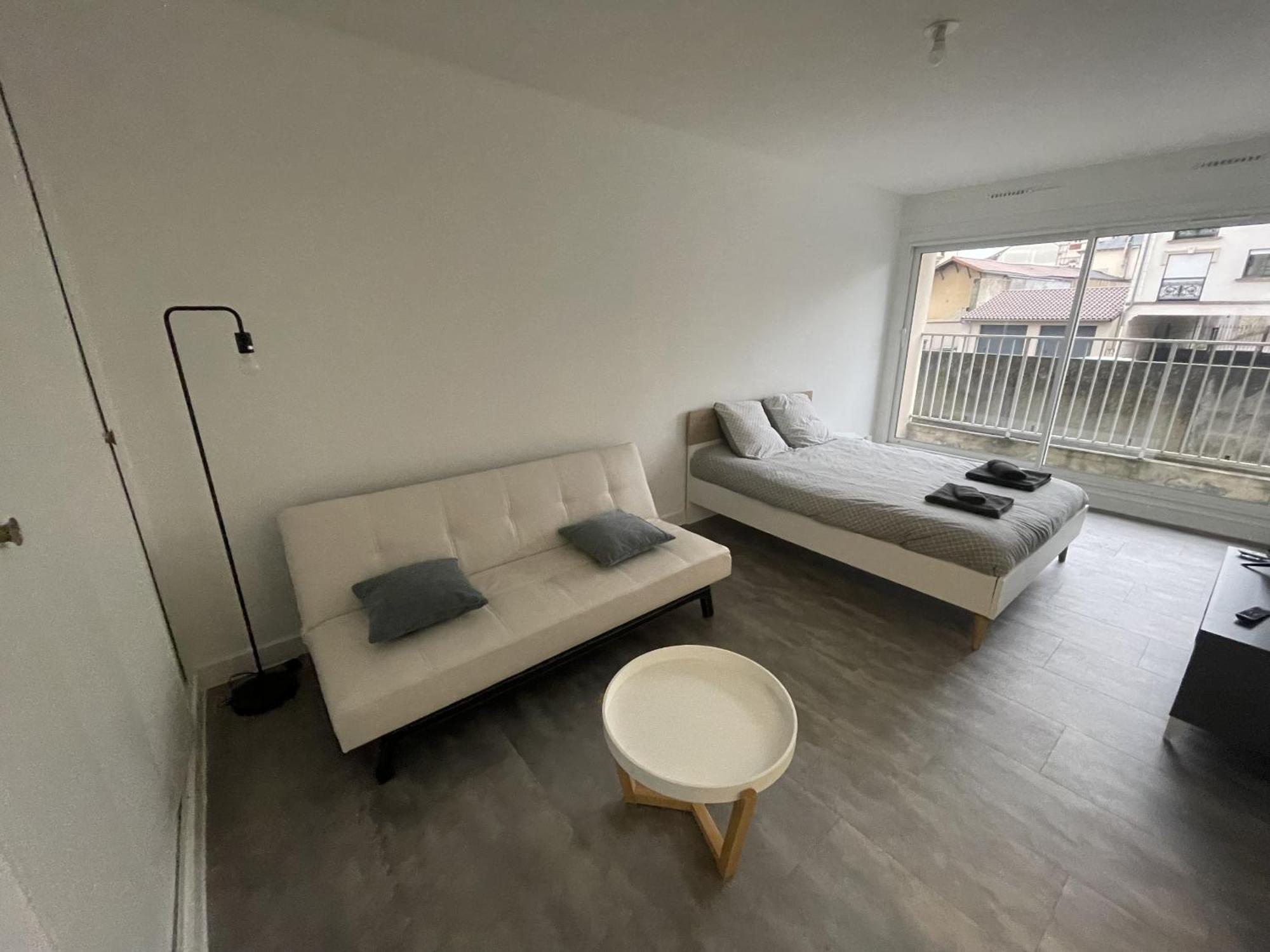 Logement Neuf A Proximite Du Centre Ville Avec Parking Лимож Екстериор снимка